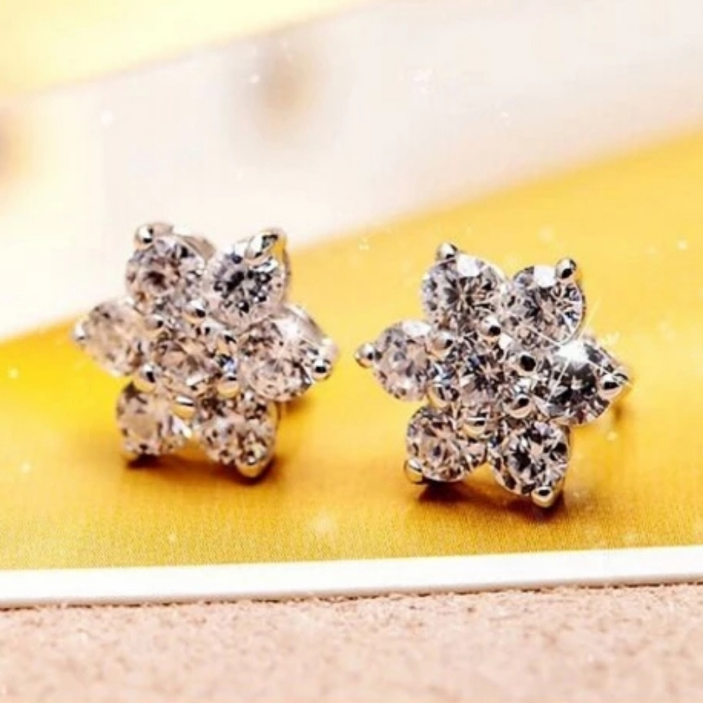 NEW 925 Silver Diamond Flower Stud Earrings - Picture 2 of 7